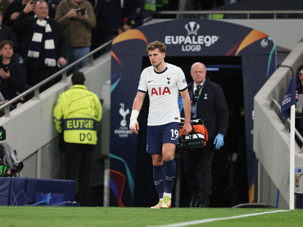 在足球赛场上，伤病总是球员和球迷最不愿面